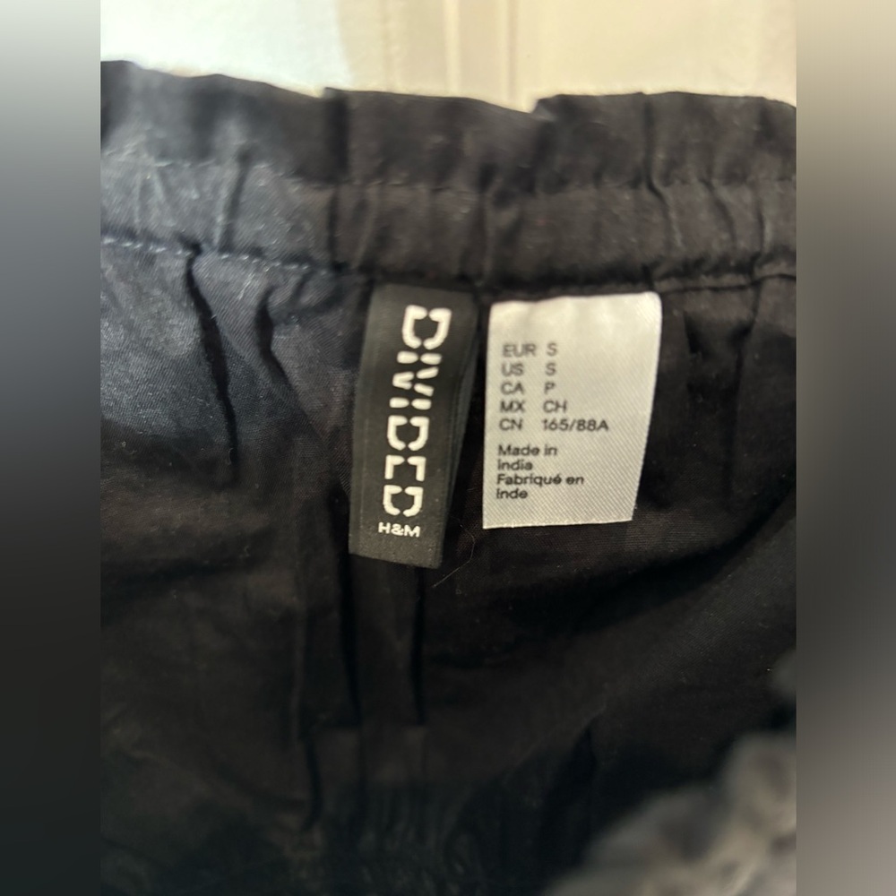 H&M black puffy sleeve top size small - Picture 4 of 4